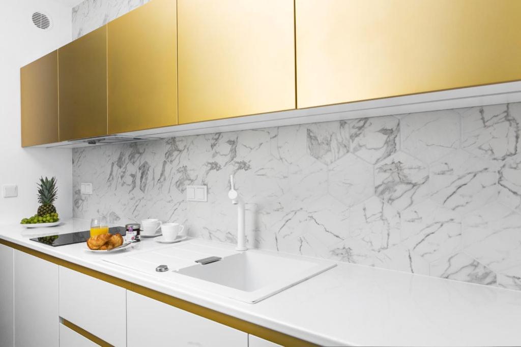 Golden Old Town Apartment *